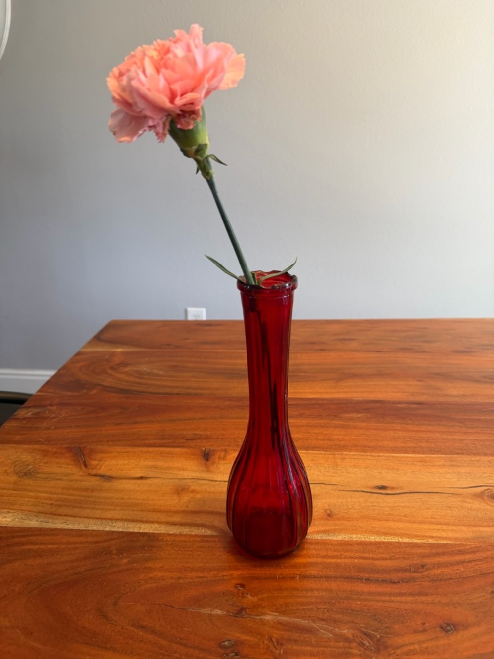 Red Glass Bud Vase - Elegant Home Accent - Picture 6 of 6